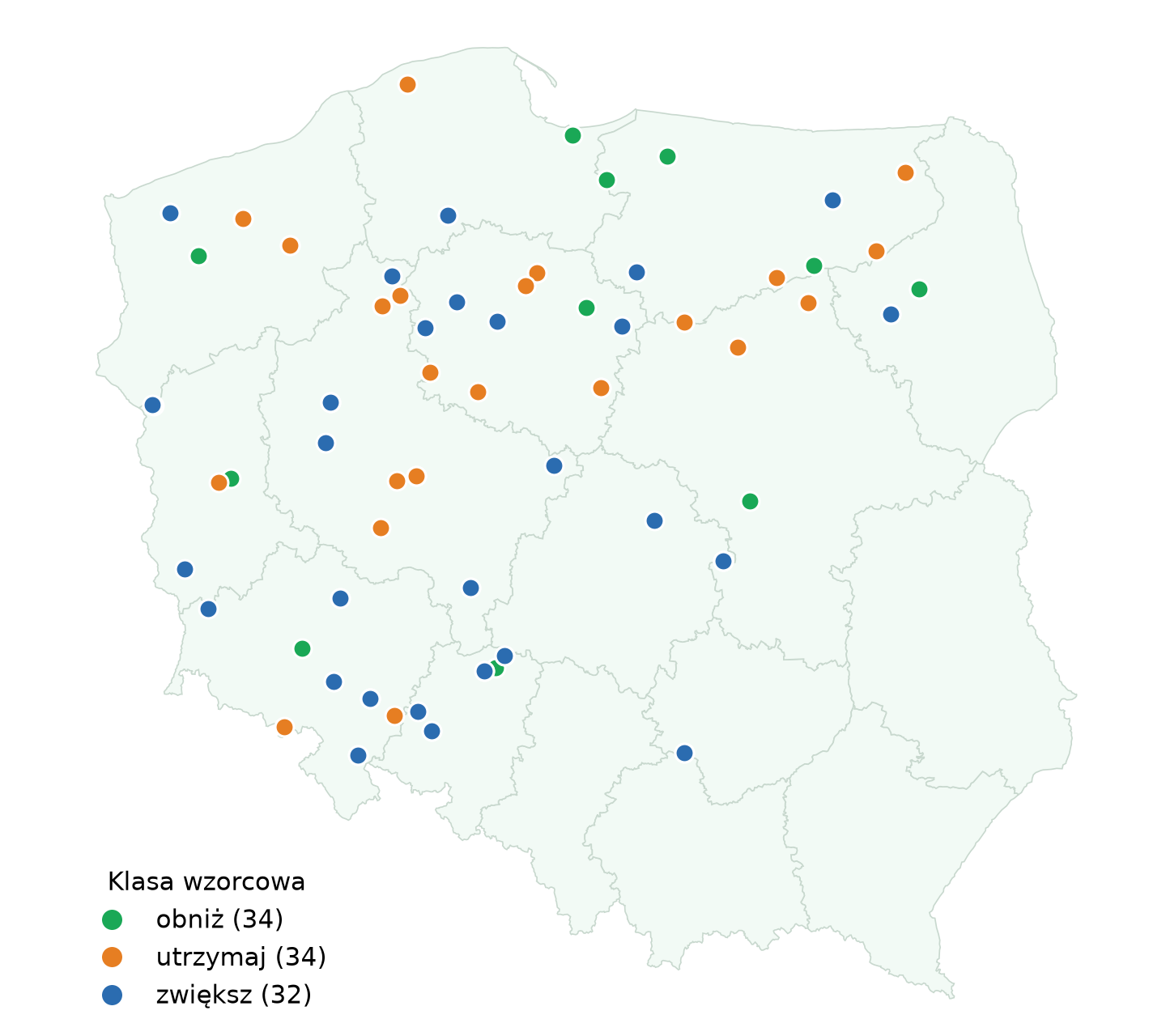 Mapa Polski ze stu polami eksperymentu, oznaczonymi kolorem według klasy wzorcowej